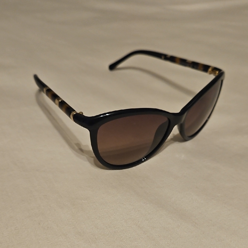 Diane Von Furstenberg Black and Brown Sunglasses. Comes With Case.